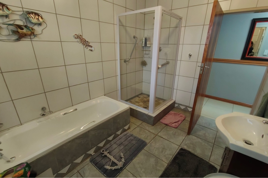 8 Bedroom Property for Sale in Broederstroom North West